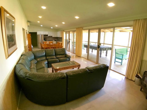 Jindalee Spa Lodge - Rent Accommodation 3