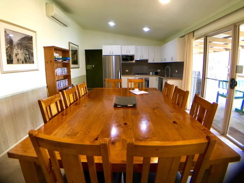 Jindalee Spa Lodge - Rent Accommodation 2
