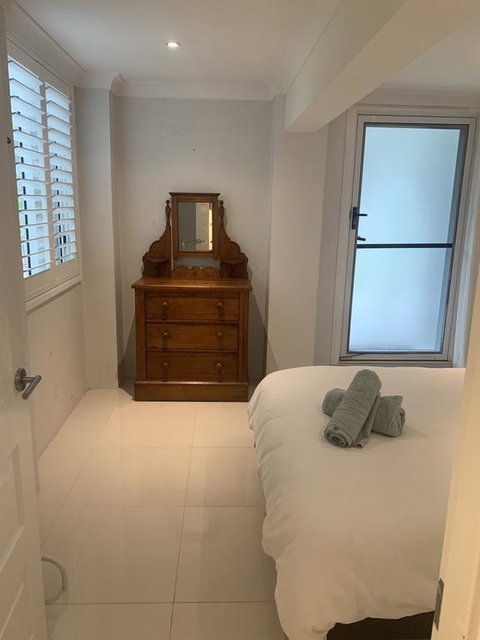 Lakefront Peace Apartments - Rent Accommodation 3