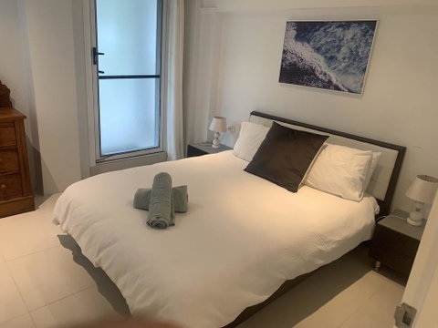 Lakefront Peace Apartments - Rent Accommodation 2