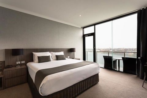 Lakes Hotel - Rent Accommodation 2