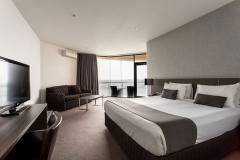 Lakes Hotel - Rent Accommodation 1