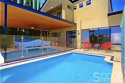 LUXURY VILLA W POOL & SPAS - Rent Accommodation 0