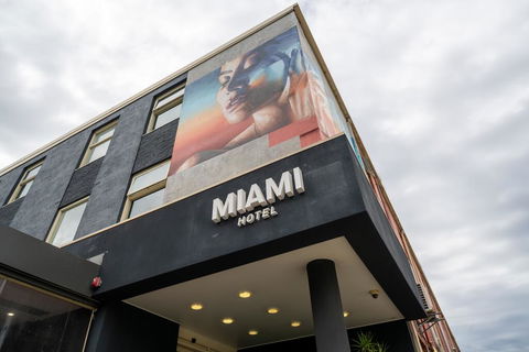 Miami Hotel Melbourne - Rent Accommodation 0