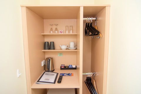 Miami Hotel Melbourne - Rent Accommodation 2