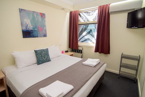 Miami Hotel Melbourne - Rent Accommodation 1
