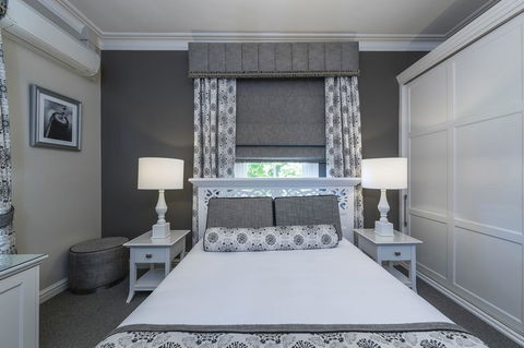 Grand Mercure Basildene Manor - Rent Accommodation 24