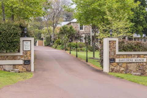 Grand Mercure Basildene Manor - Rent Accommodation 15