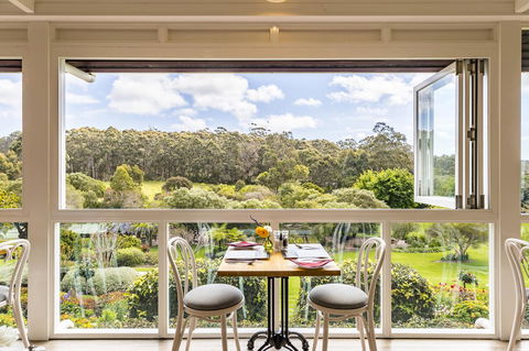 Grand Mercure Basildene Manor - Rent Accommodation 10