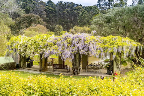 Grand Mercure Basildene Manor - Rent Accommodation 7