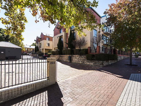 Subiaco Village 28 - Rent Accommodation 22