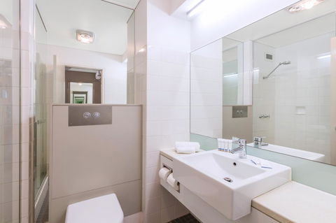Best Western Plus Launceston - Rent Accommodation 4