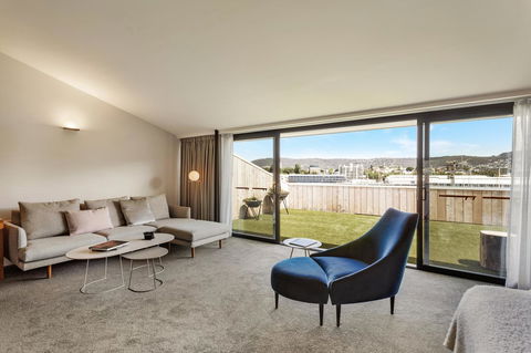 MACq 01 Hotel - Rent Accommodation 24