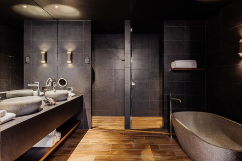 MACq 01 Hotel - Rent Accommodation 8