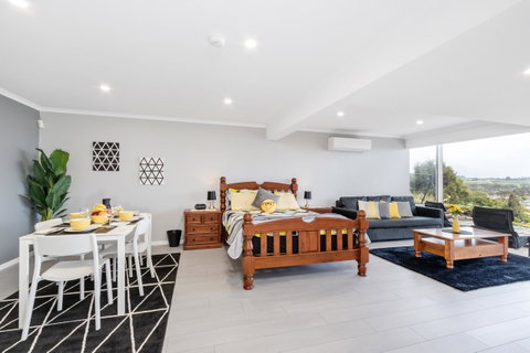Views Forever - Devonport - Rent Accommodation 3