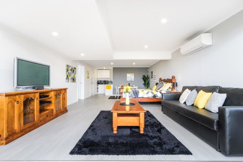 Views Forever - Devonport - Rent Accommodation 5