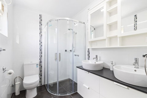 Views Forever - Devonport - Rent Accommodation 8