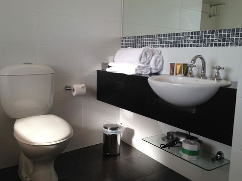 Auldington Hotel - Rent Accommodation 4