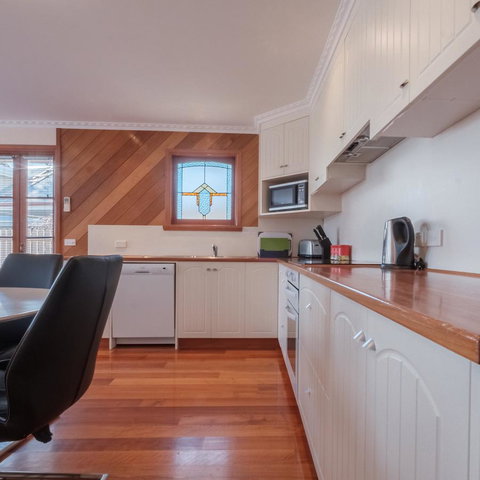 Cod Rock Point - Rent Accommodation 9
