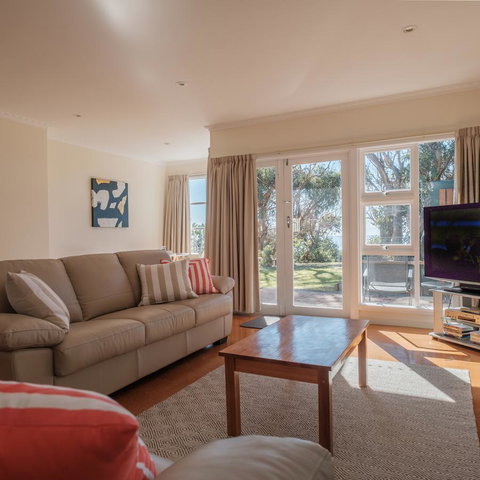 Cod Rock Point - Rent Accommodation 17