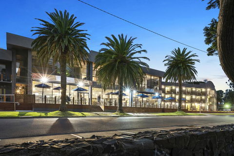 North Pier Hotel - Rent Accommodation 0