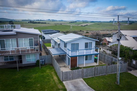 Ocean Chill 10 Minutes Drive To Phillip Island, Pet Friendly Family Home Sleeps 8 - Rent Accommodation 3