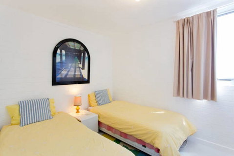 Ocean Harbour Views - Rent Accommodation 3