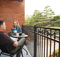 Oxley Court Serviced Apartments - Rent Accommodation