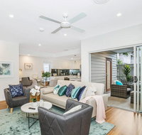 Park Avenue Townhouse Retreat Brisbane Sleeps 10 - Rent Accommodation