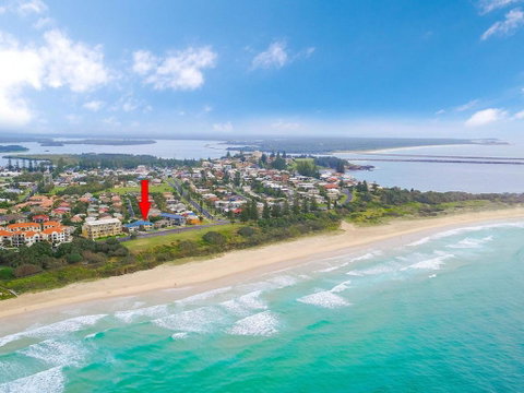 Pippi View 2 (Top) - Across The Road From The Beach! - Rent Accommodation 1