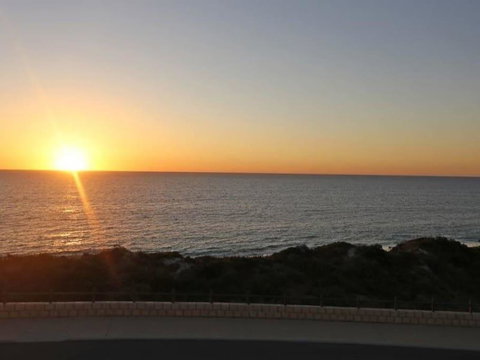 Quinns Beach Stay One - Rent Accommodation 0