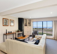 Right on the Beach  Moana - Rent Accommodation
