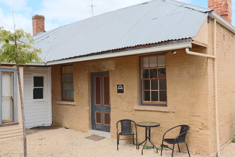 Robinson Cottage - Rent Accommodation 2