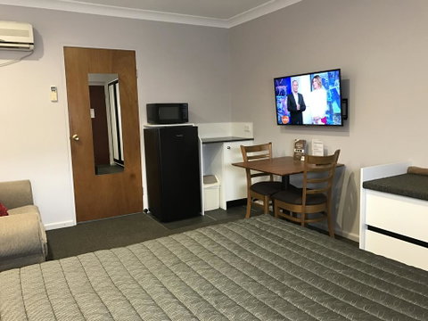 Roydons Motor Inn - Rent Accommodation 0