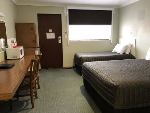 Roydons Motor Inn - Rent Accommodation 2