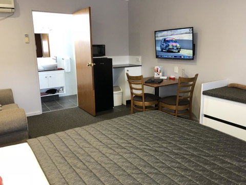 Roydons Motor Inn - Rent Accommodation 1