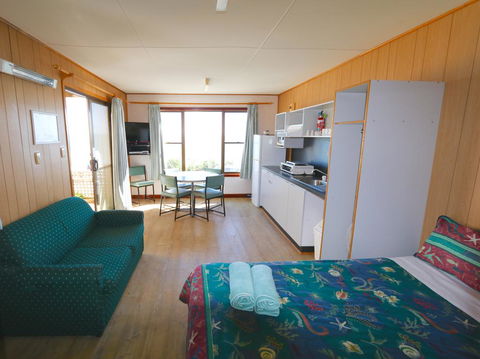 Sea Vu Caravan Park - Rent Accommodation 2
