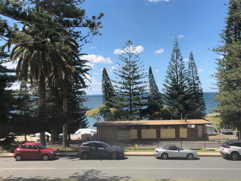Seabreeze Beach Hotel - Rent Accommodation 1