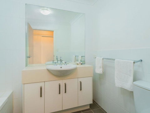 Seaspray 2 /21 Clarence Street - Rent Accommodation 1
