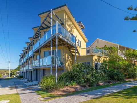 Seaspray 3 - Straight Across The Road From Main Beach Yamba - Rent Accommodation 2