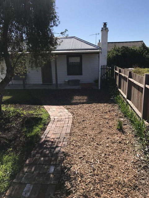 Stable Cottage - Rent Accommodation 3