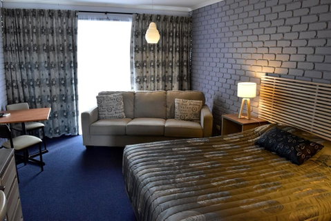 Strzelecki Motor Lodge - Rent Accommodation 3