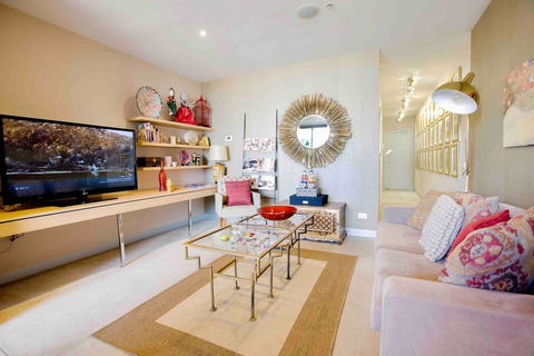 Stylish 1 Bedroom Apartment Amazing City Views - Rent Accommodation 2