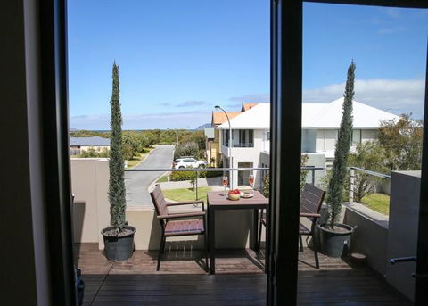 The Beach House At Bayside - Rent Accommodation 1