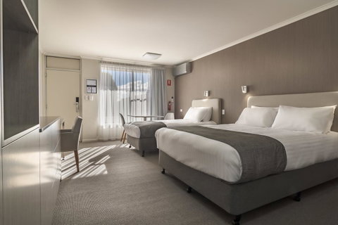 Argosy Motor Inn - Rent Accommodation 11
