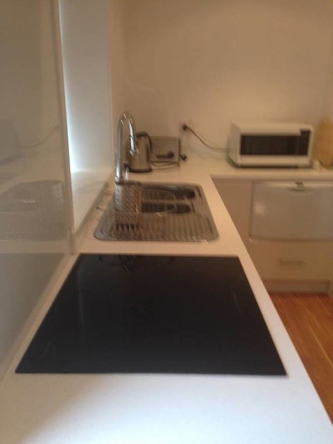 Hobart Colonial Apartment - Rent Accommodation 9