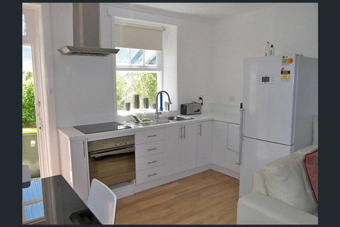 Hobart Colonial Apartment - Rent Accommodation 0