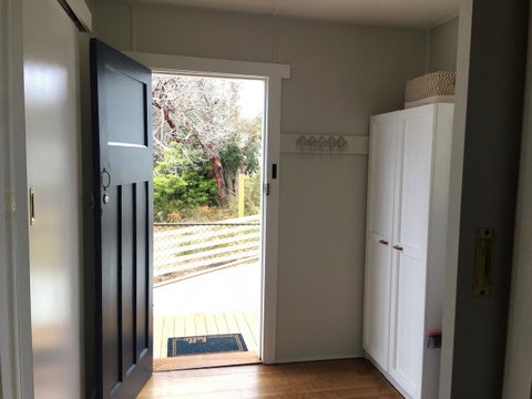 Up The Back - Rent Accommodation 4