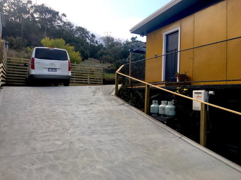 Up The Back - Rent Accommodation 31