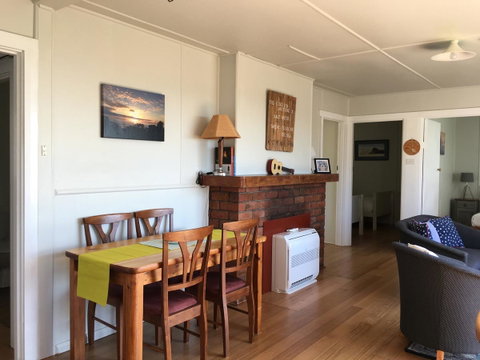Up The Back - Rent Accommodation 7